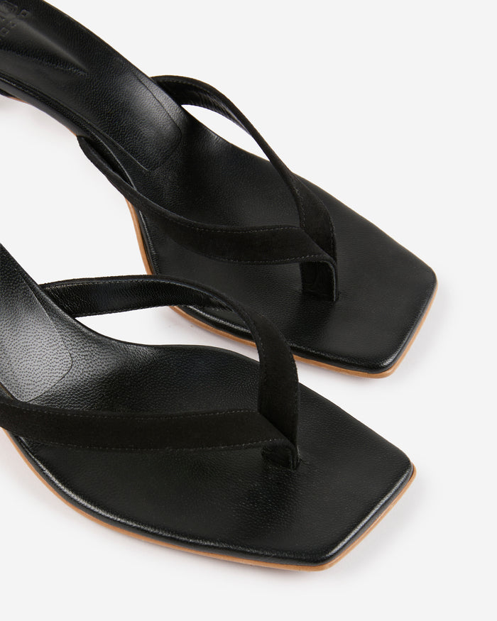 Leather flip-flops