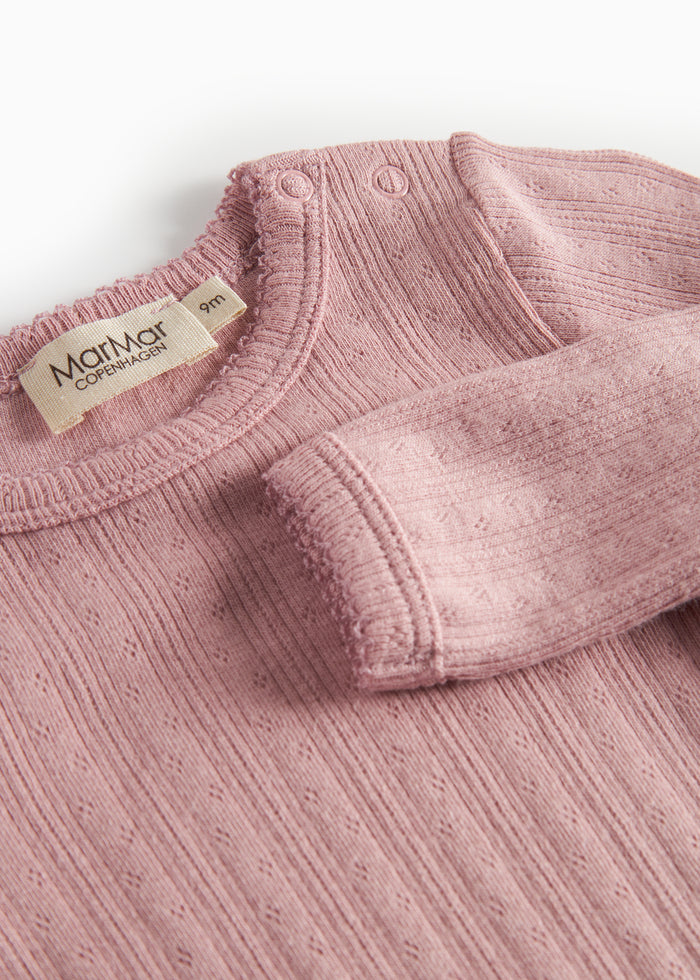 Pink pointelle bodysuit for children with long sleeves