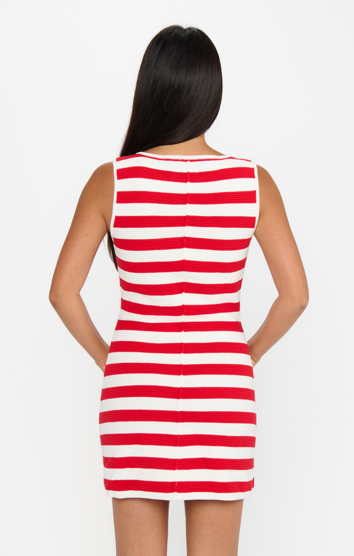badge_model-wears-size-s