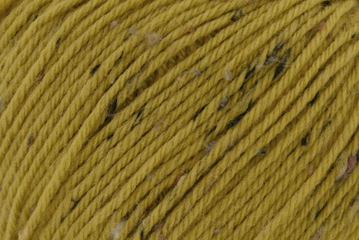 Deluxe Worsted Tweed Yarn Universal Yarn 903 Hazelnut
