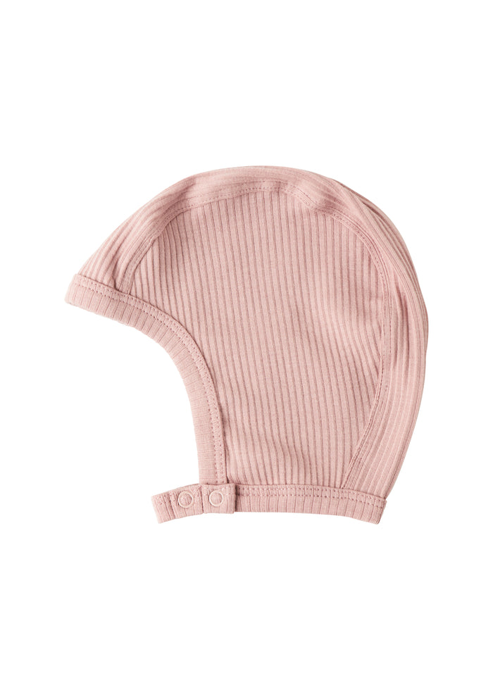 Ribbed pink hat with buckle for children