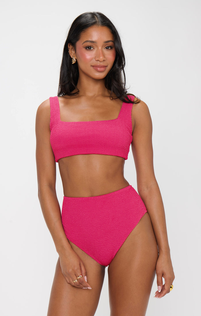 badge_model-wears-size-s