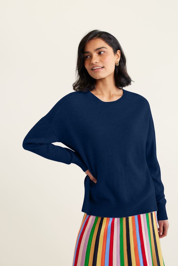 Iris Cashmere Crew Sweater In Midnight Navy
