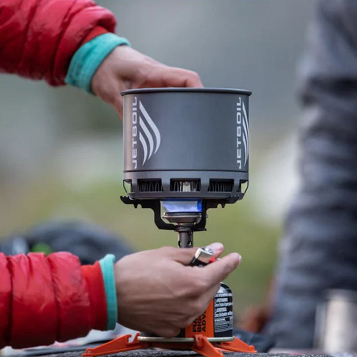 jetboil 1.5l ceramic fluxring cooking pot carbon in use outdoors