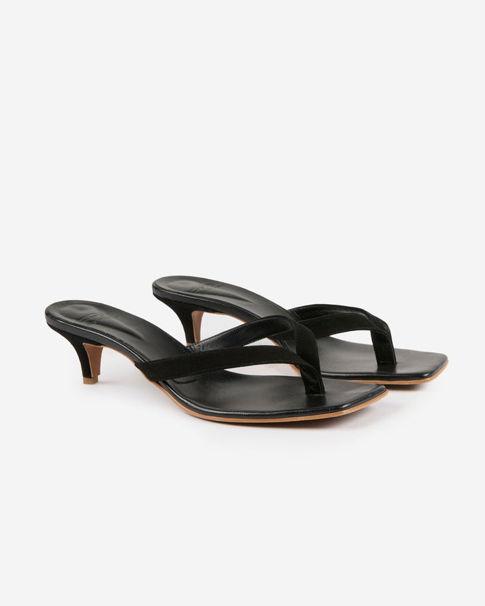 Leather flip-flops