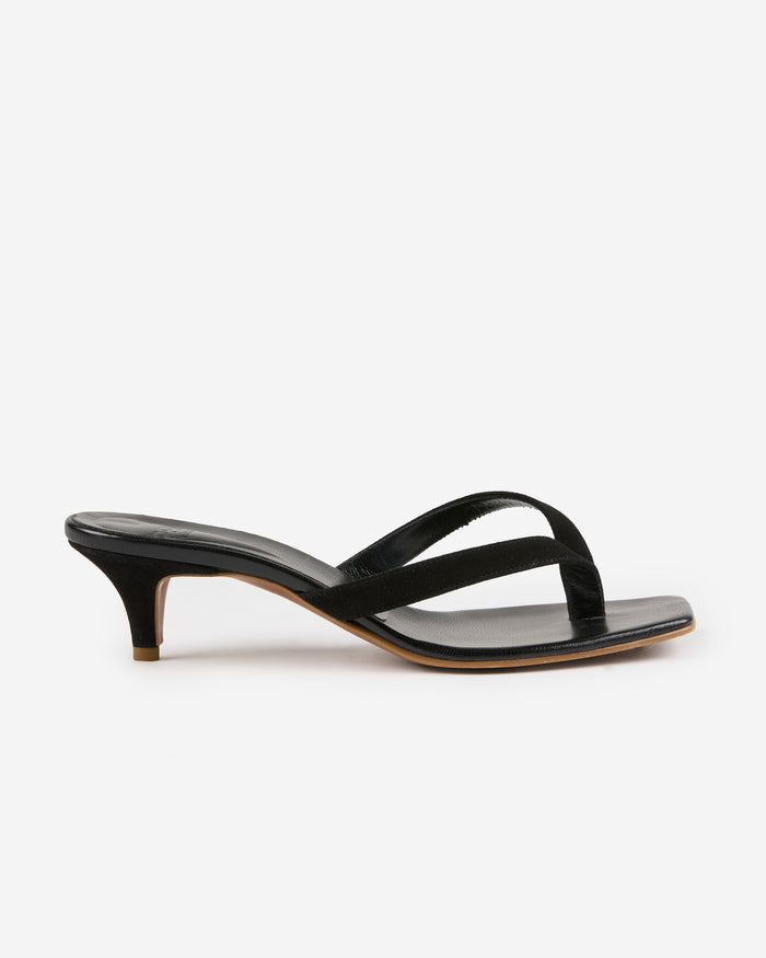 Leather flip-flops