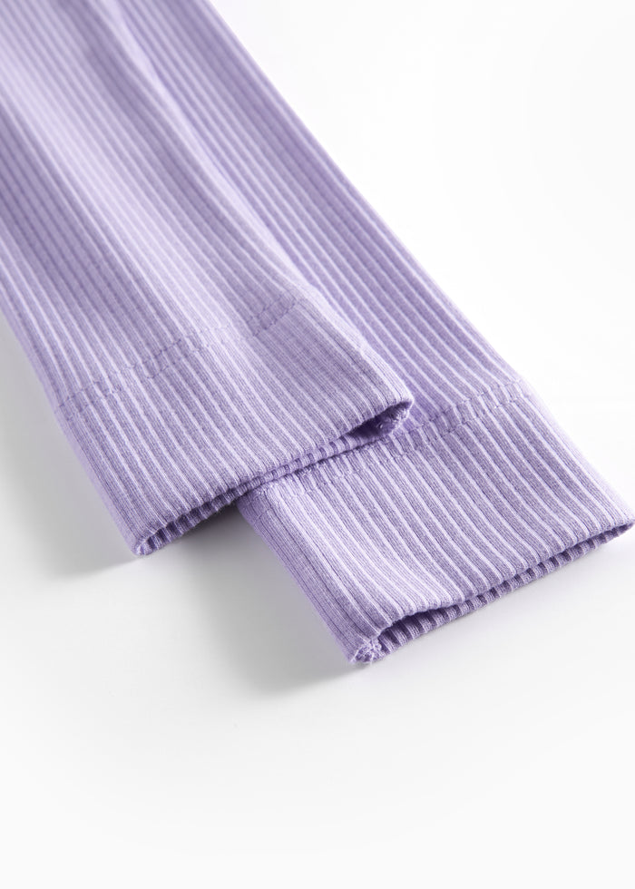 Detail of light purple ribbed leggings for children