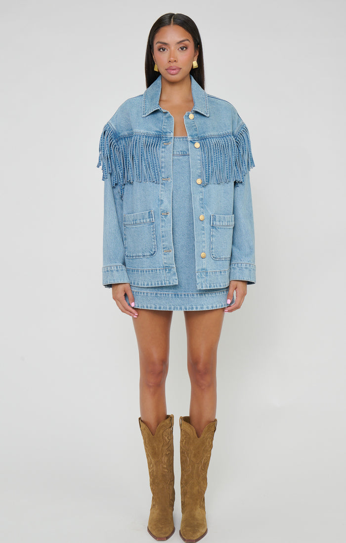 badge_model-wears-size-s