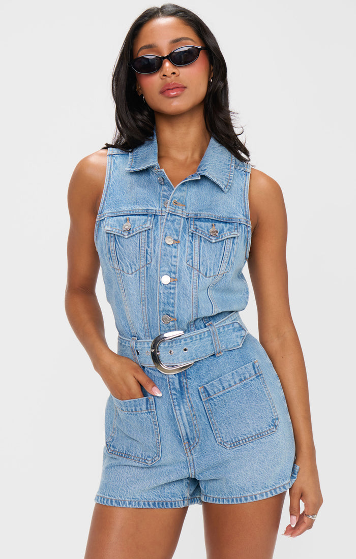 badge_model-wears-size-s