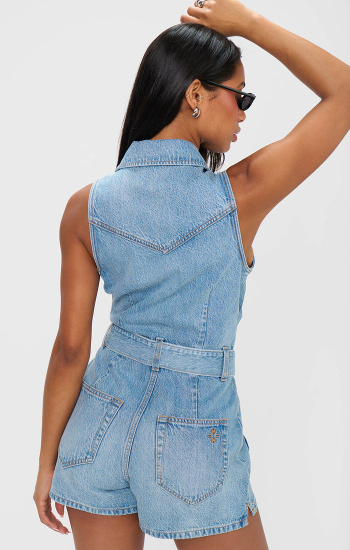 badge_model-wears-size-s