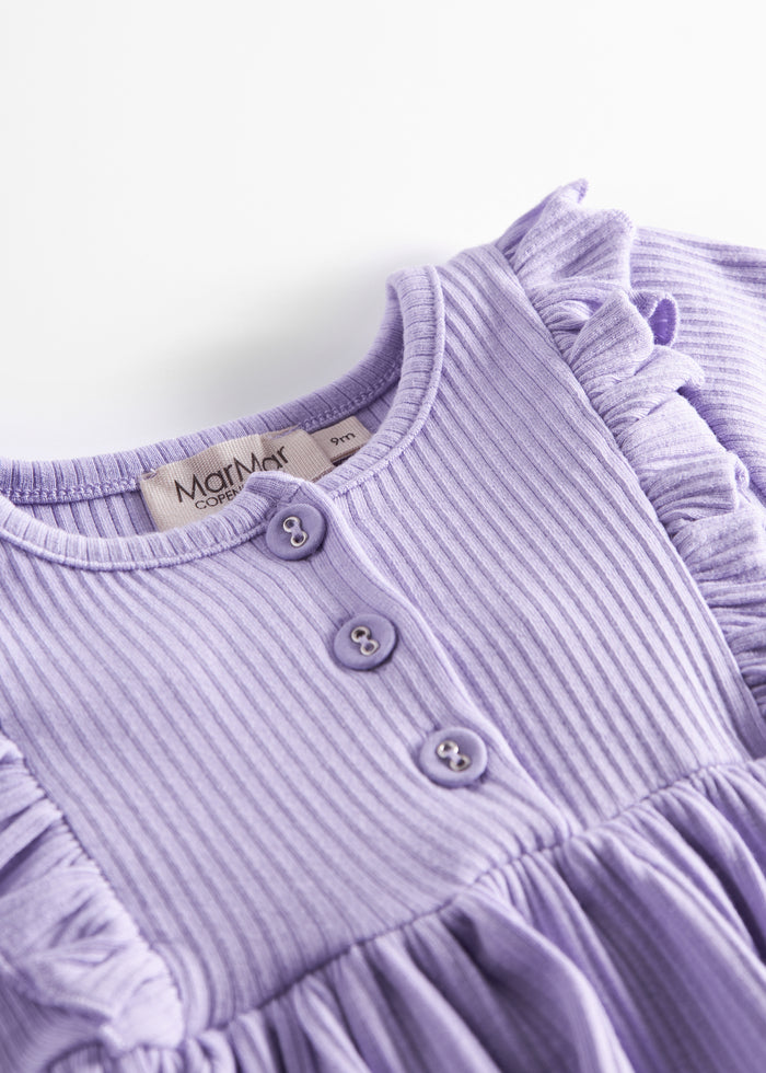 Purple ribbed dress for children with ruffle details and long sleeves