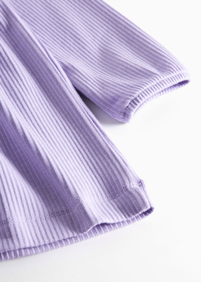 Purple ribbed dress for children with ruffle details and long sleeves