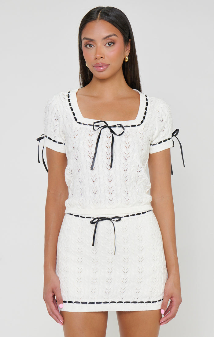 badge_model-wears-size-xs