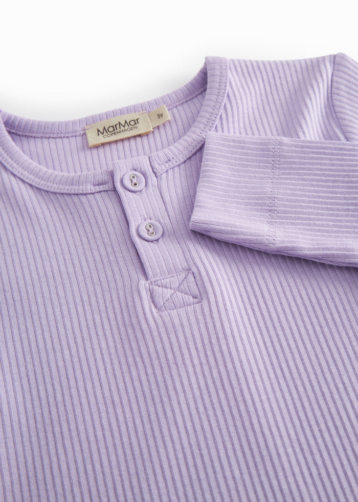 Lilac ribbed t-shirt for children with a stand-up collar