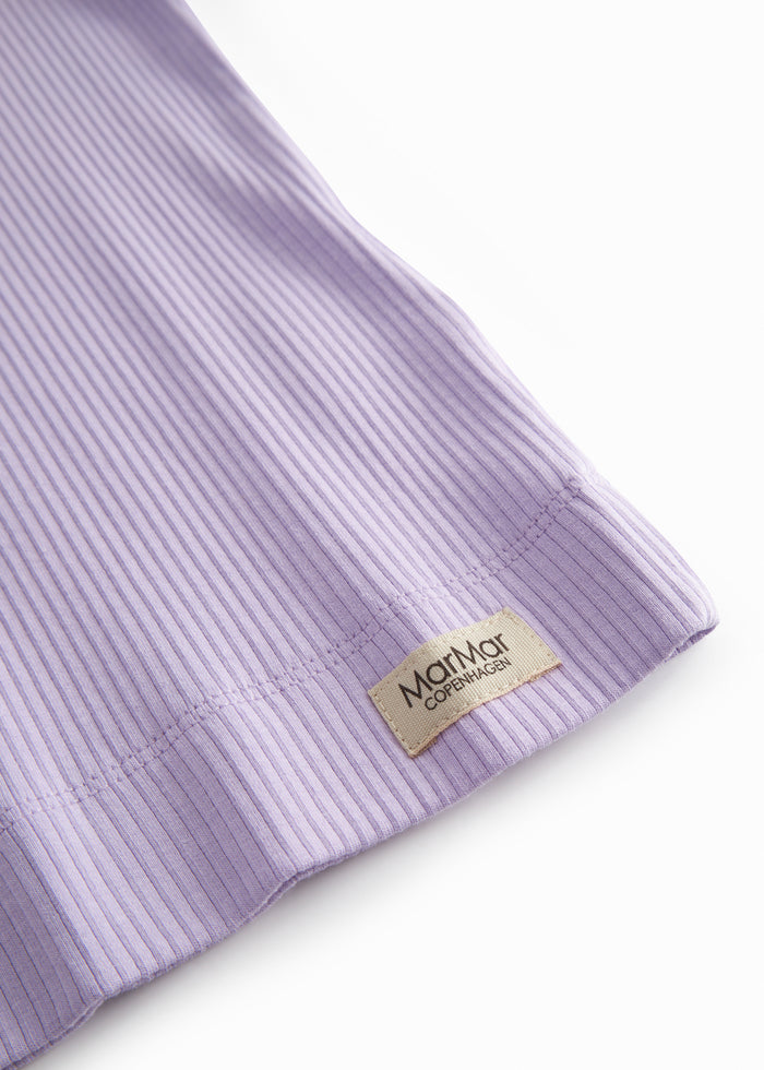 Short-sleeved ribbed t-shirt for children in a lilac shade with button-up closure.
